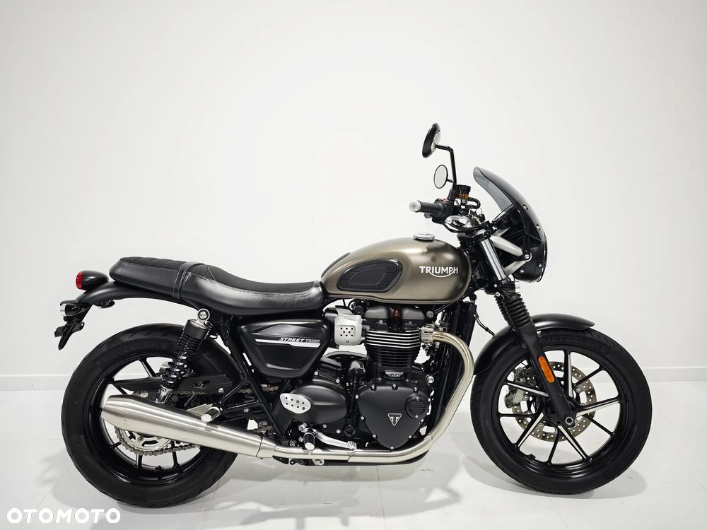 Triumph Bonneville - 1