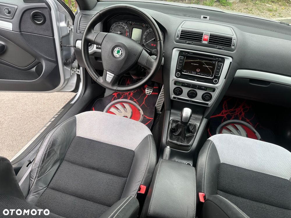 Skoda Octavia 2.0 TDI CR DPF RS - 21