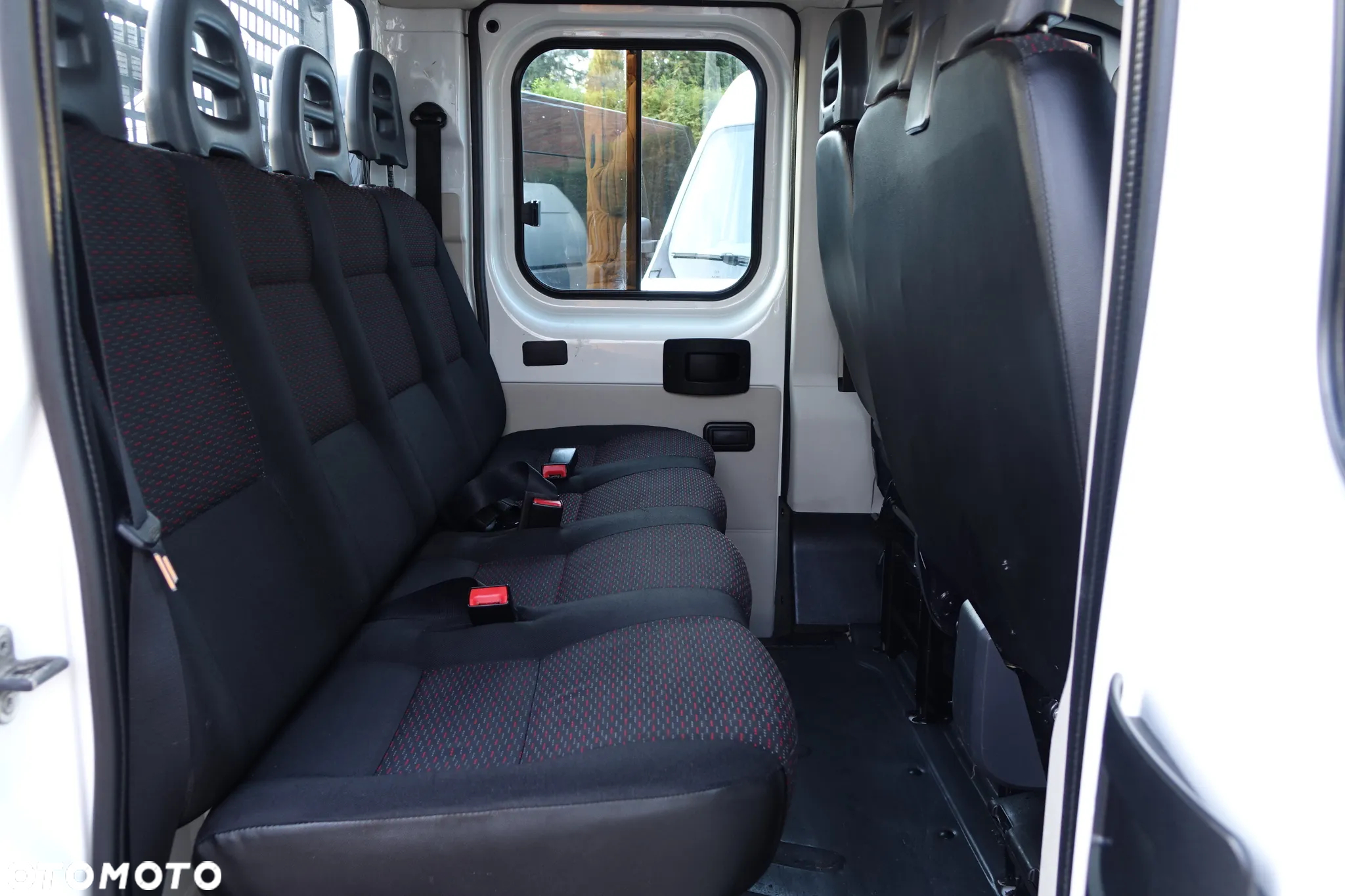 Peugeot Boxer 3.0 180KM 7-osobowy DOKA + skrzynia ładunkowa - 13