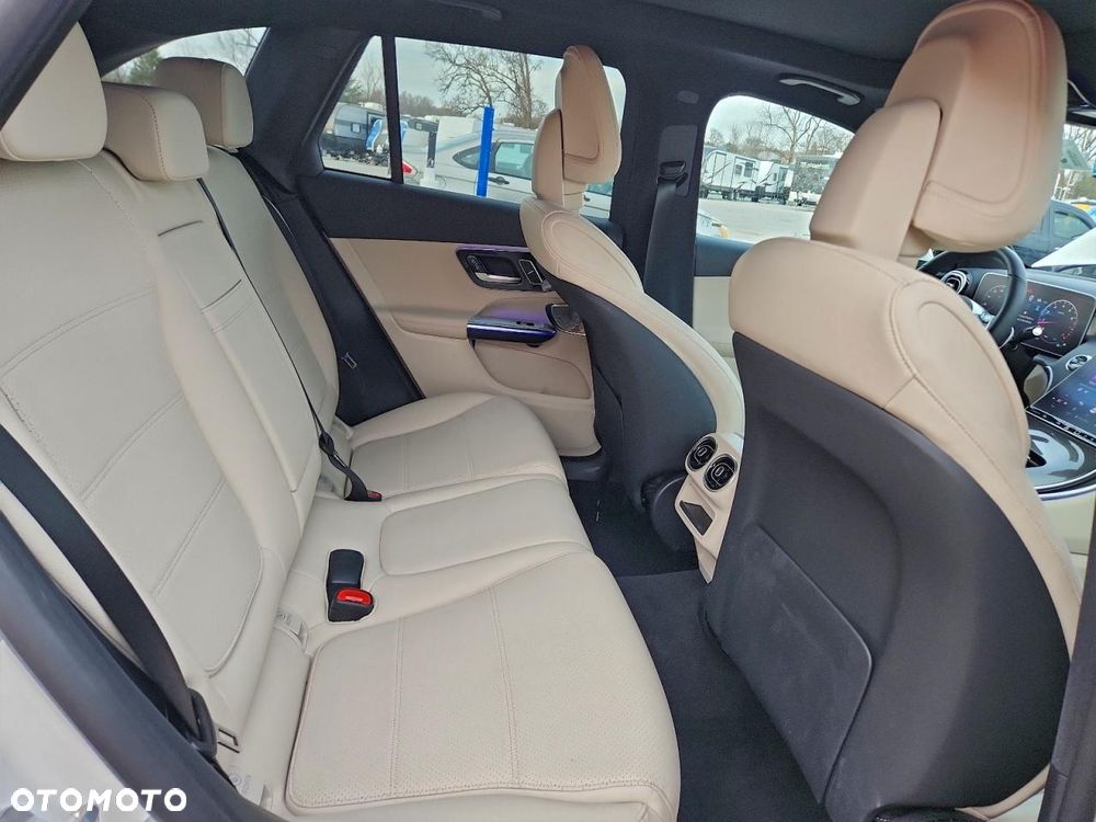 Mercedes-Benz GLC 300 4Matic 9G-TRONIC Avantgarde Advanced - 12