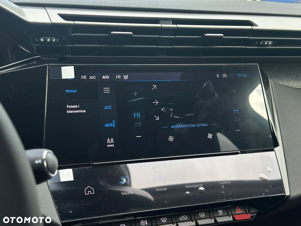 Peugeot 408 1.2 PureTech mHEV Allure S&S e-DSC6 - 18