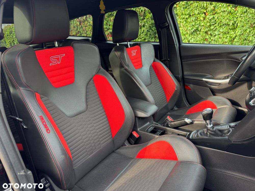 Ford Focus 2.0 EcoBoost ST mit Leder-Exclusiv-Paket - 13