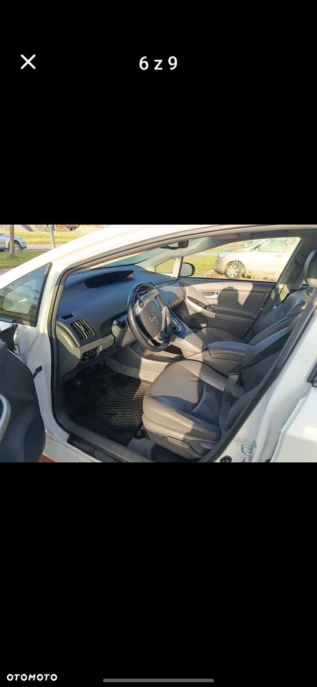 Toyota Prius - 4