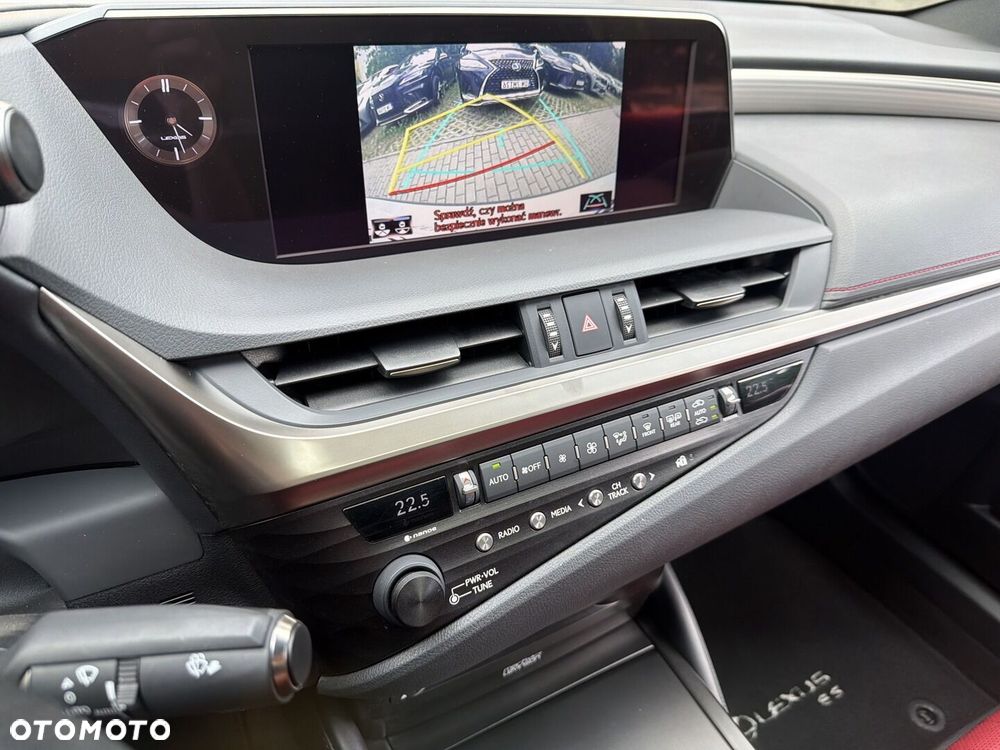 Lexus ES 300h F Sport - 22