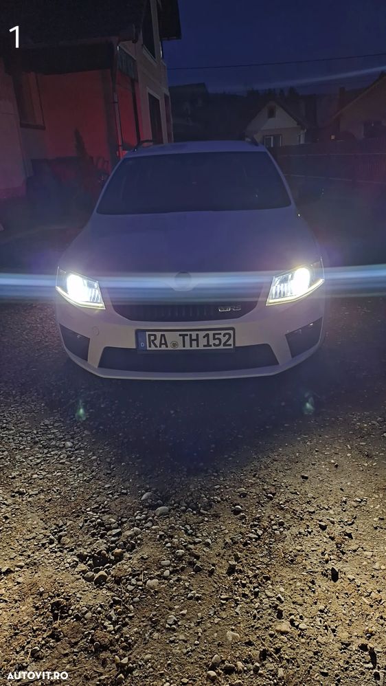 Skoda Octavia Combi 2.0 TDI DSG RS - 13