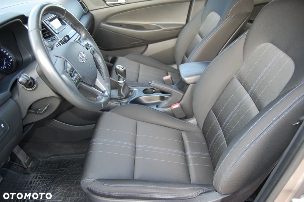 Hyundai Tucson blue 1.7 CRDi 2WD Intro Edition - 16