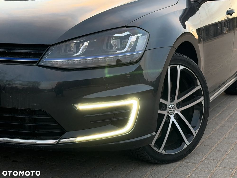 Volkswagen Golf - 26