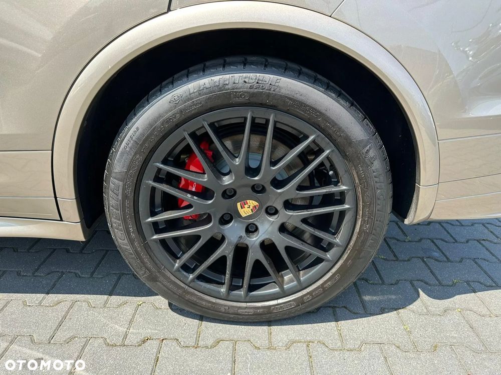 Porsche Cayenne GTS - 19
