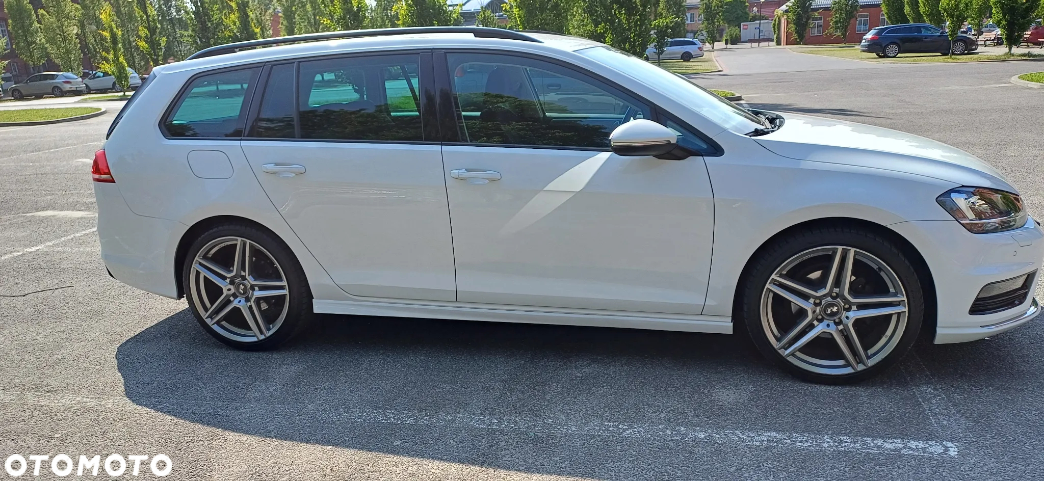 Volkswagen Golf - 2