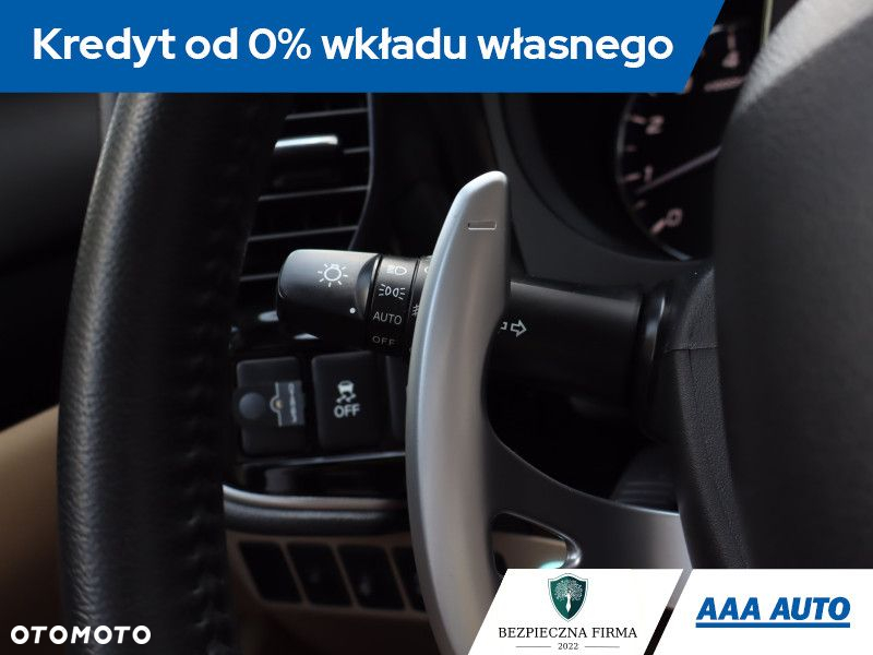 Mitsubishi Outlander - 24