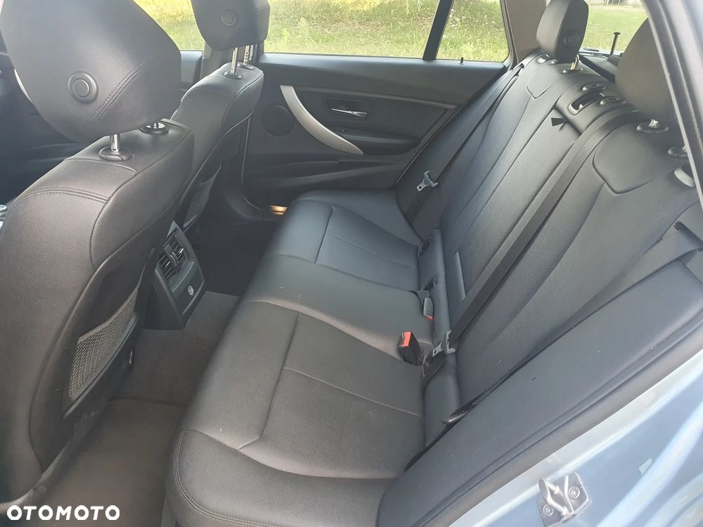 BMW Seria 3 318d - 10