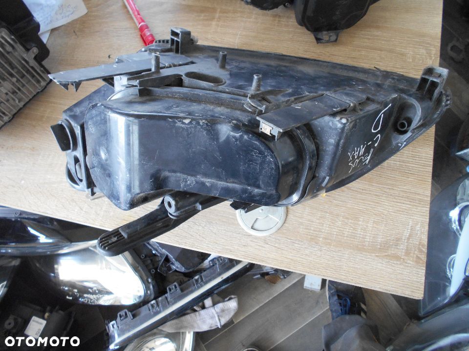 FORD FOCUS MK2 LAMPA PRAWY PRZÓD EUROPA - 3