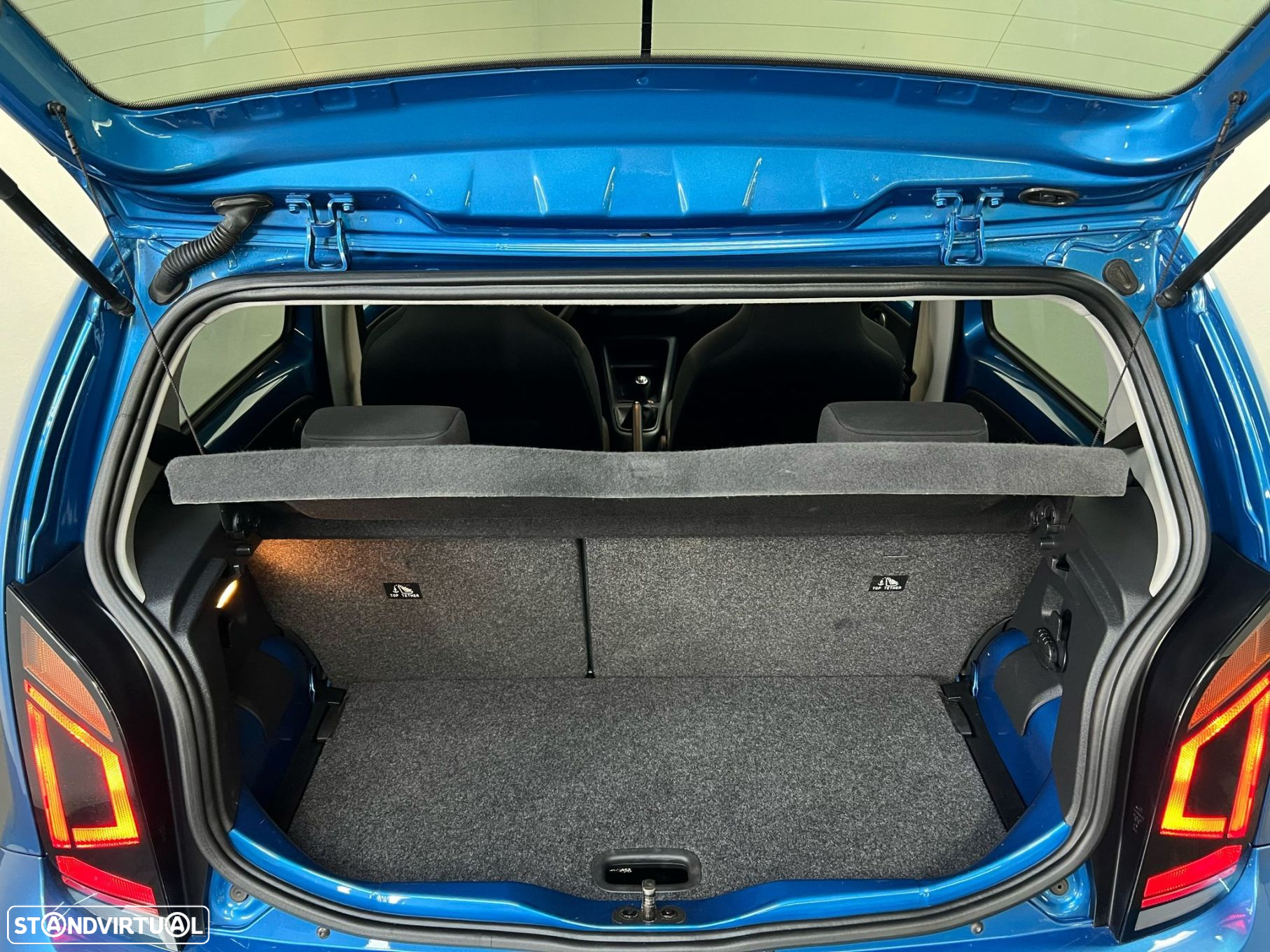 VW Up! 1.0 Move Color - 16