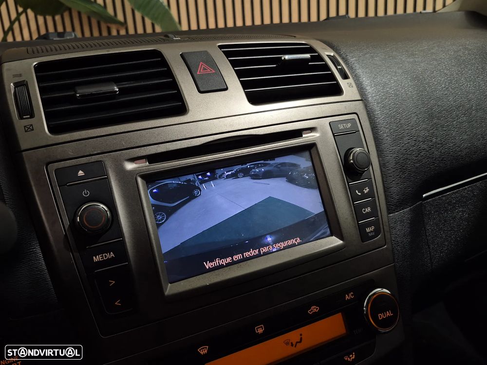 Toyota Avensis SW 2.0 D-4D Exclusive - 13