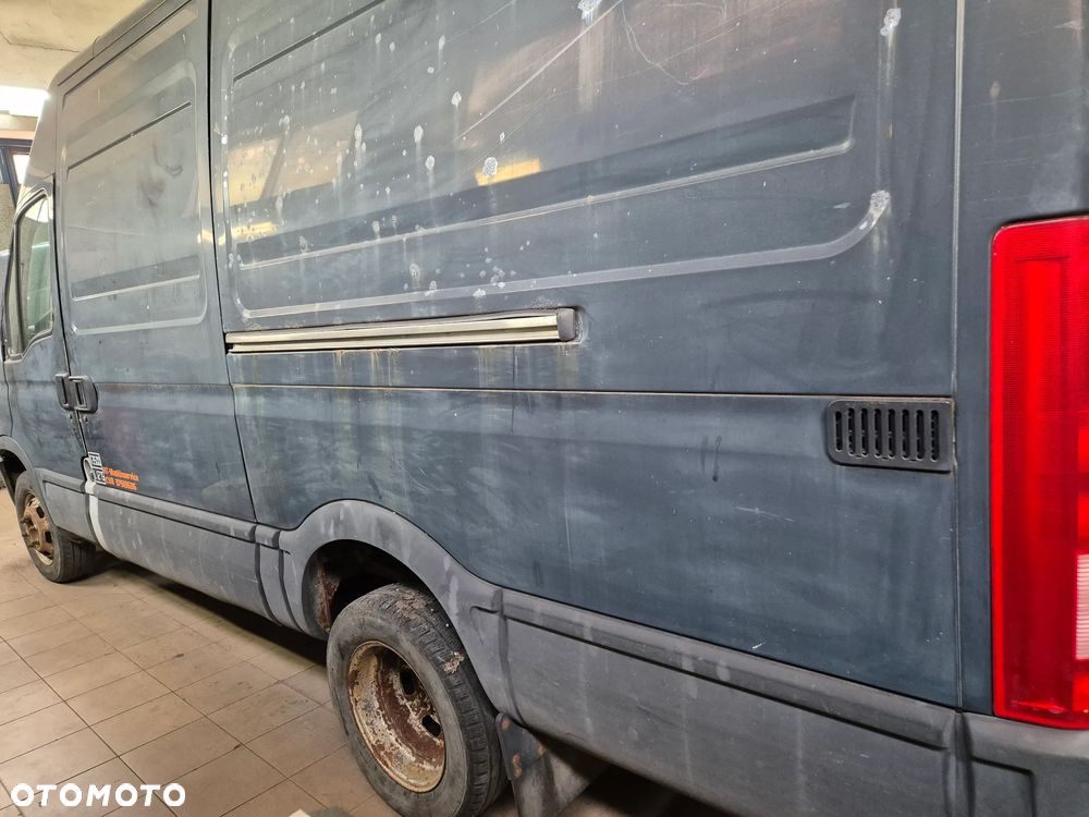 LISTWA KAROSERII L2 ŚREDNIAK IVECO DAILY III IV 99-13r. - 2