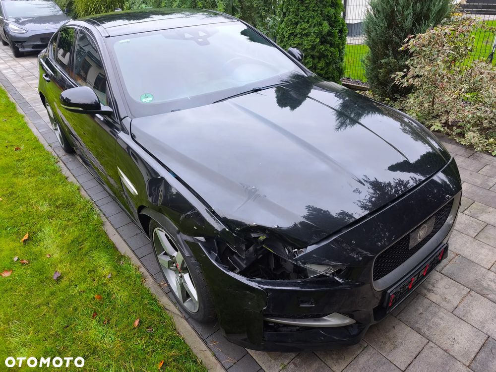 Jaguar XE 2.0 D AWD R-Sport - 23