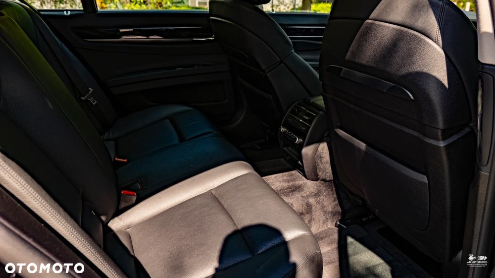 BMW Seria 7 730d - 24