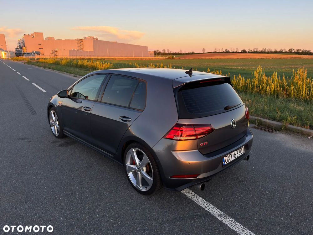 Volkswagen Golf - 9