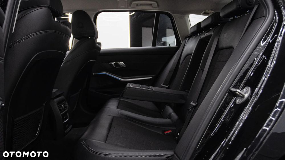 BMW Seria 3 330e xDrive Sport Line - 19