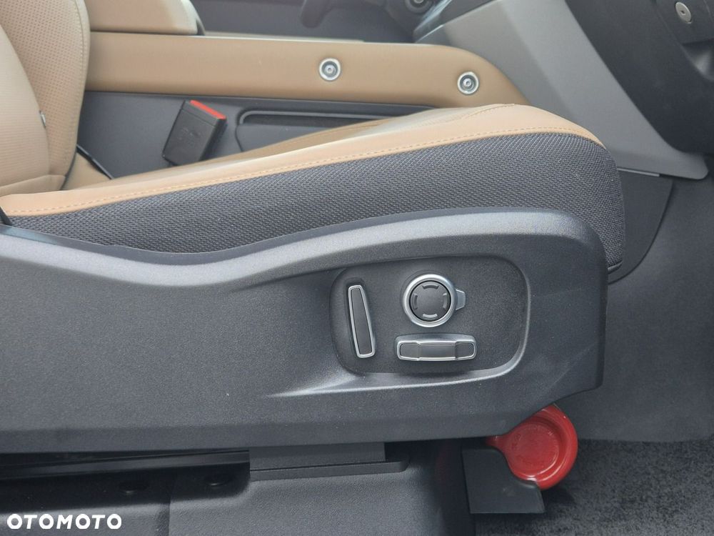 Land Rover Defender 130 D350 X-Dynamic HSE - 31