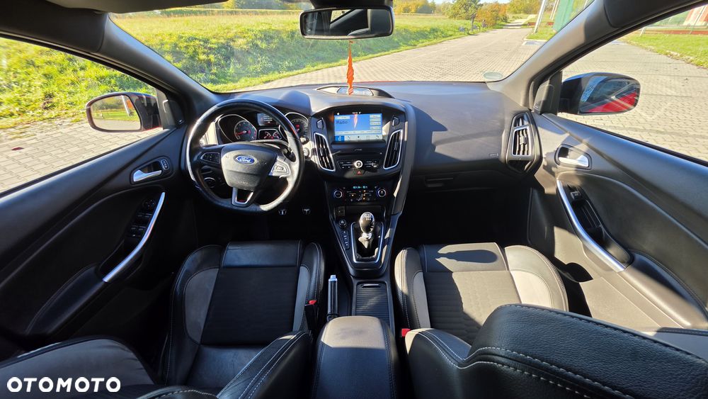 Ford Focus 2.0 EcoBoost ST mit Leder-Sport-Paket - 20