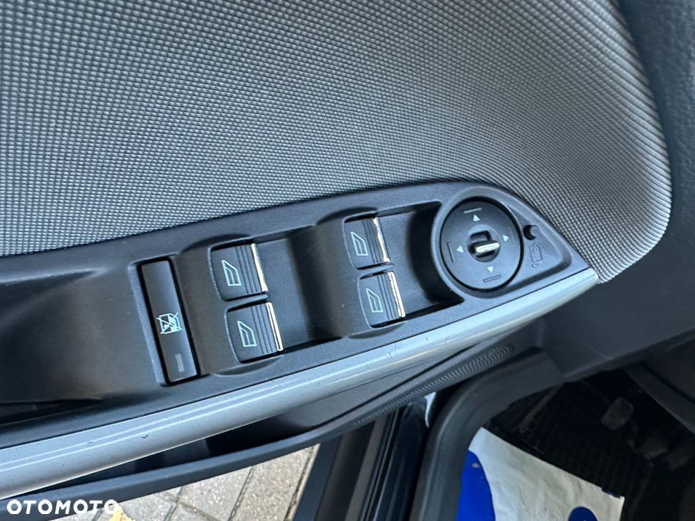 Ford Focus 1.6 Trend Sport - 31