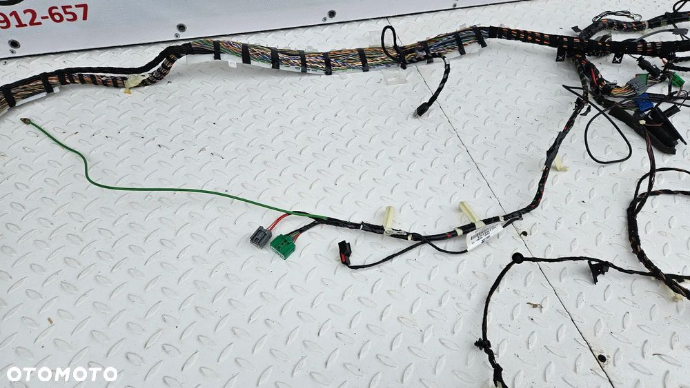 Jaguar XJ 351 Instalacja lewa komory bagażnika Wiązka tył lewy Przewody wzmacniacza Telewizorów  AW93-18C951-FG - 10