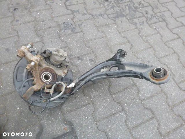 PIASTA LEWY PRZÓD LEWA PRZEDNIA TOYOTA YARIS II 1.3 ABS 05- - 12