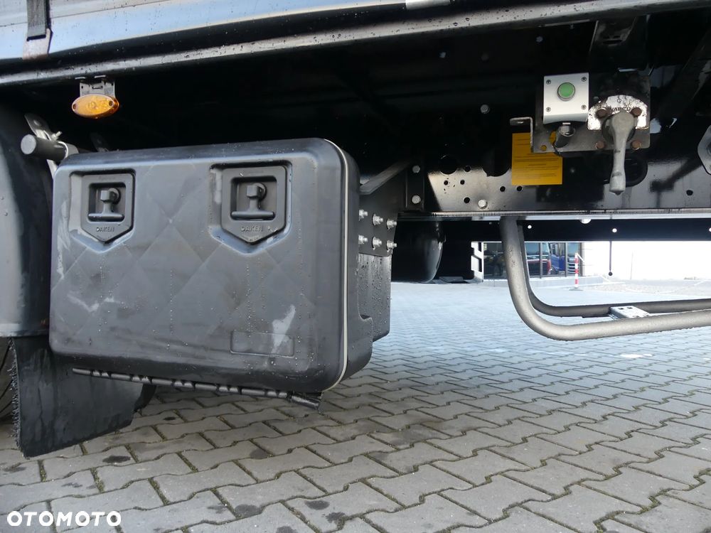 Kassbohrer MEGA / FIRANKA / OŚ PODNOSZONA / 3 SZTUKI / - 17