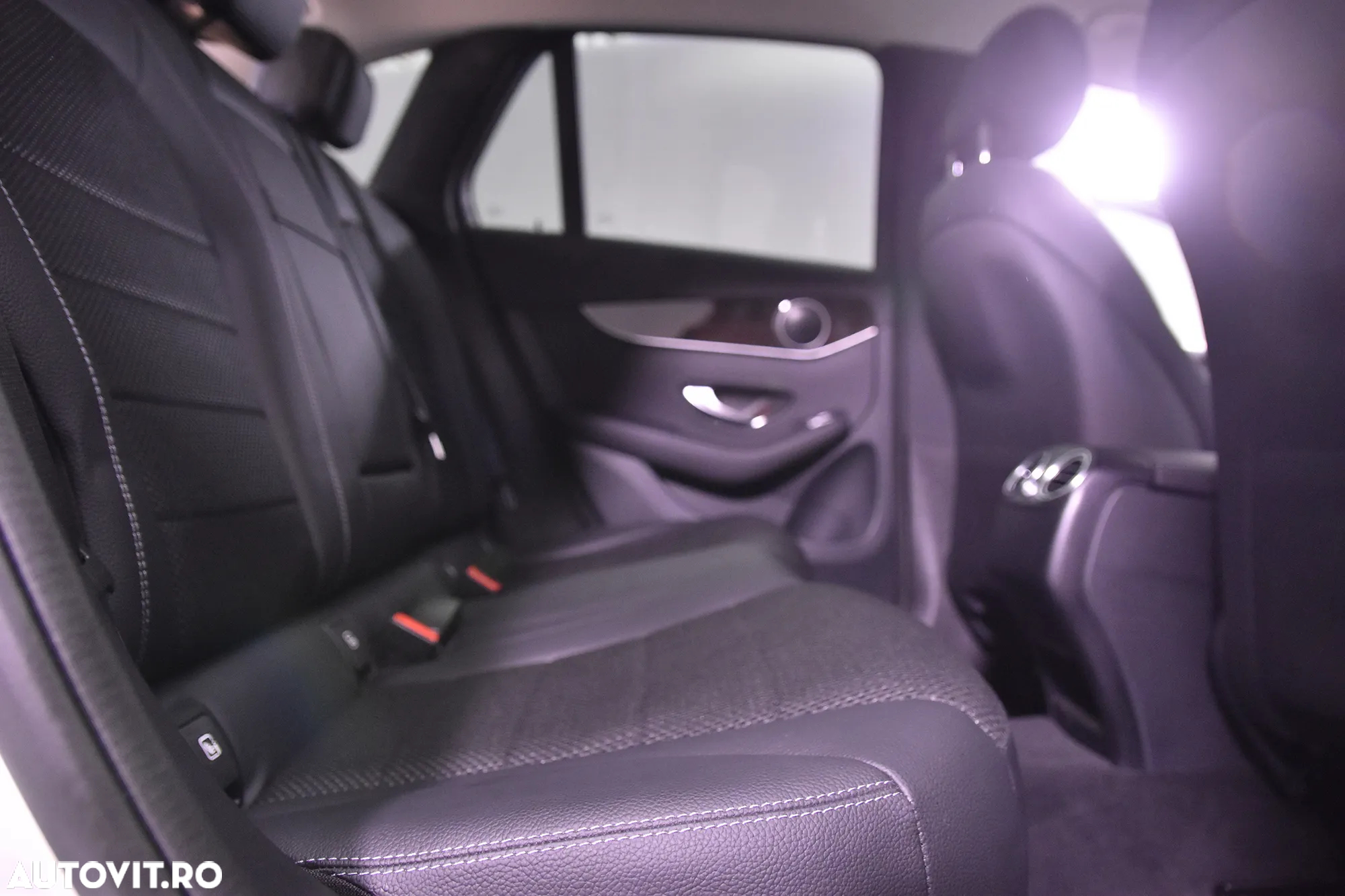 Mercedes-Benz GLC 220 d 4MATIC - 12