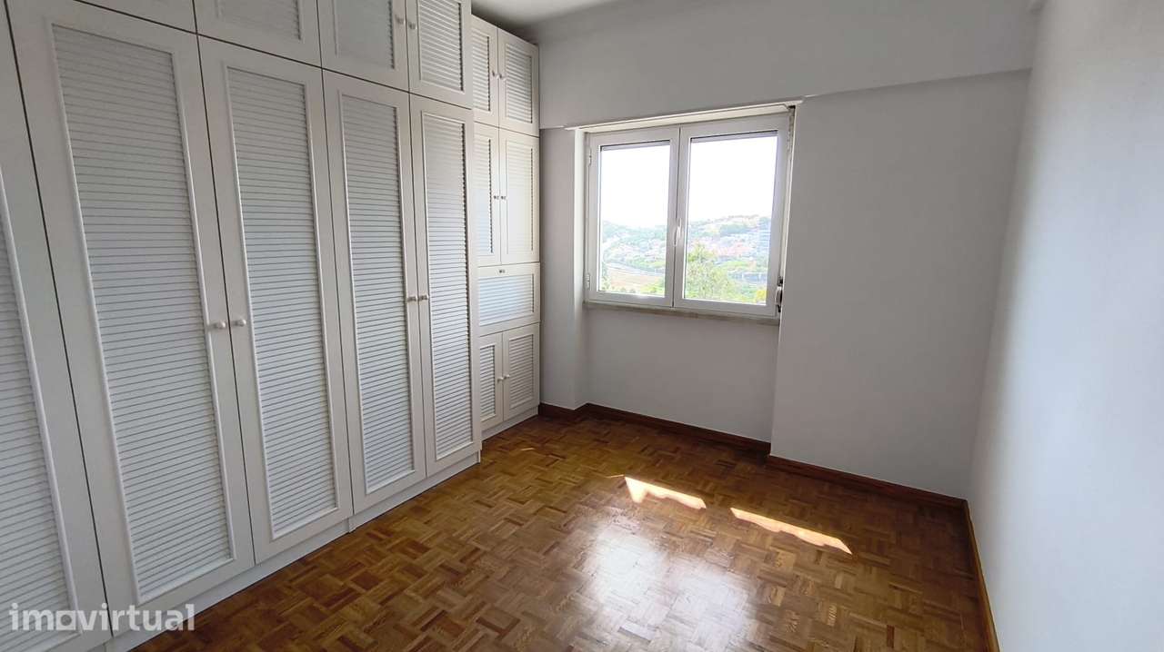 T2 + Sótão ~40 m² | 63 m² Oficiais | Vista Jamor | Linda-a-Velha - Grande imagem: 4/17