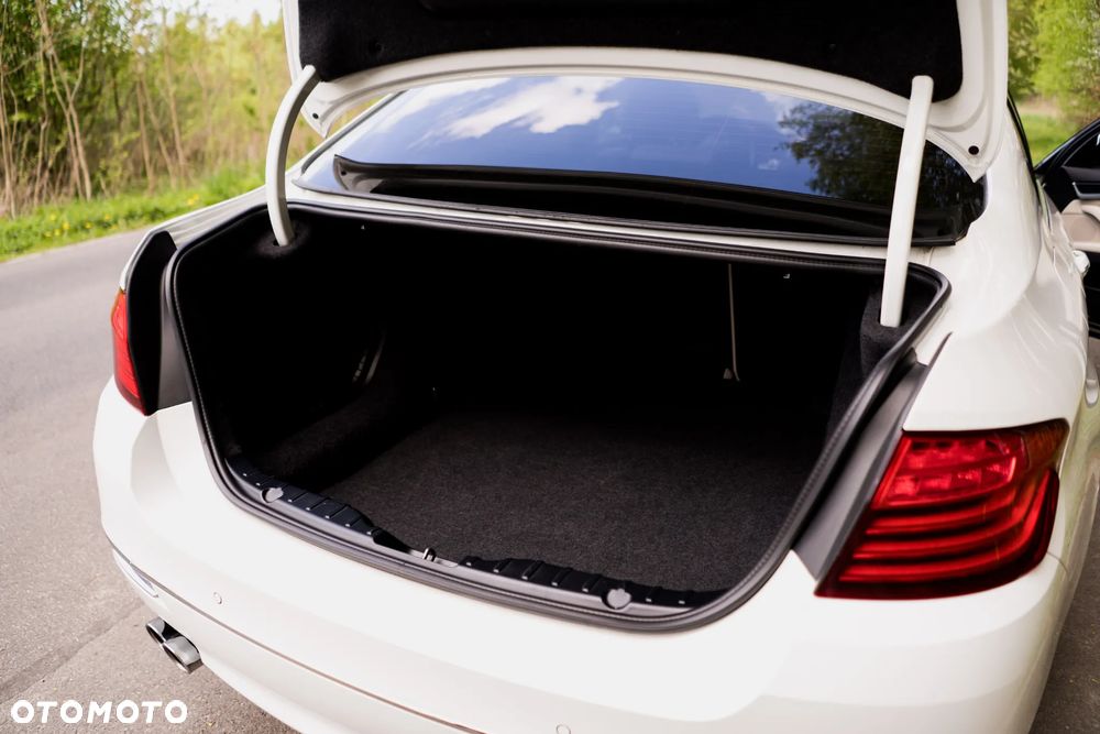 BMW Seria 5 520d xDrive Luxury Line - 38