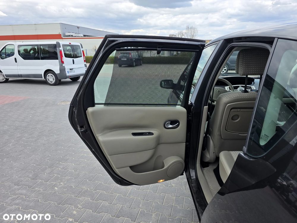 Renault Scenic 1.6 16V Authentique Privilege - 9