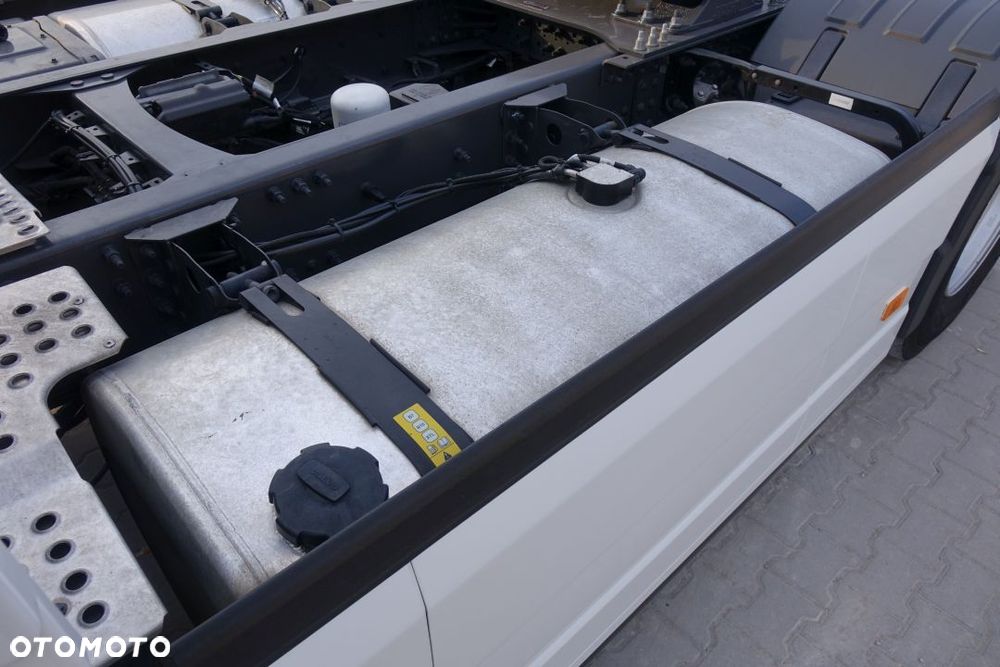 Volvo FH 500 GLOBETROTTER XL / I-SAVE / STANDARD / AUTOMAT / EURO 6 / KLIMATYZACJA POSTOJOWA / LODÓWKA / LED / NAVI / 2 ZBIORNIKI - 15