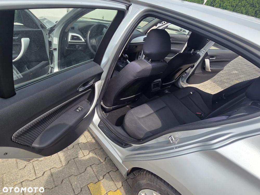 BMW Seria 1 116d DPF - 14