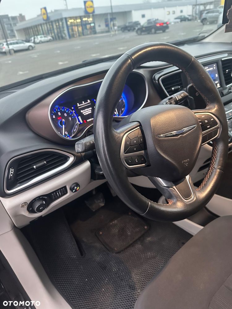 Chrysler Pacifica - 28