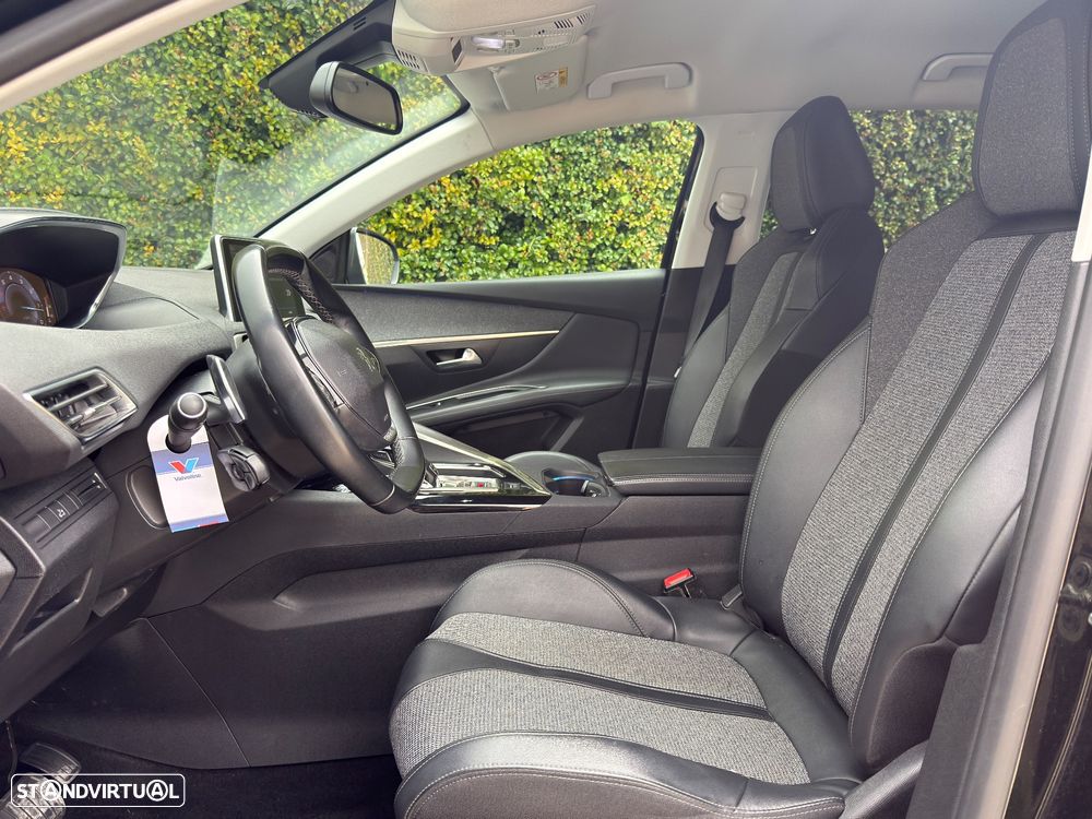 Peugeot 3008 1.2 PureTech Allure Pack EAT8 - 29
