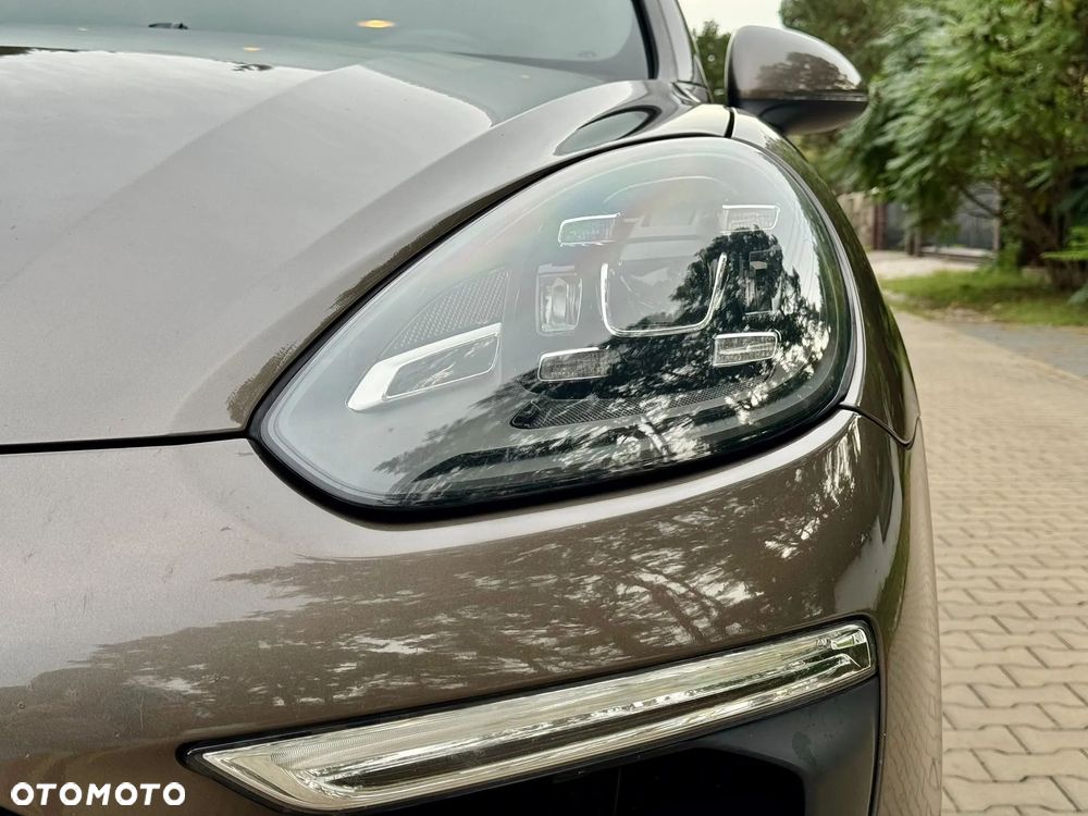 Porsche Cayenne Platinum Edition - 9