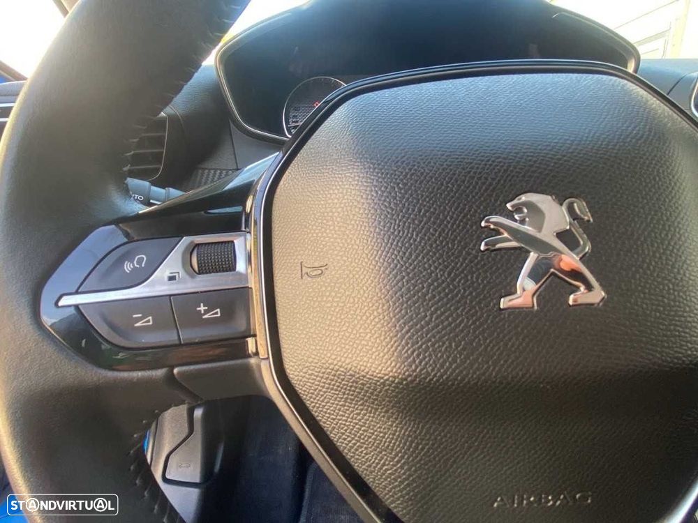 Peugeot 208 - 11