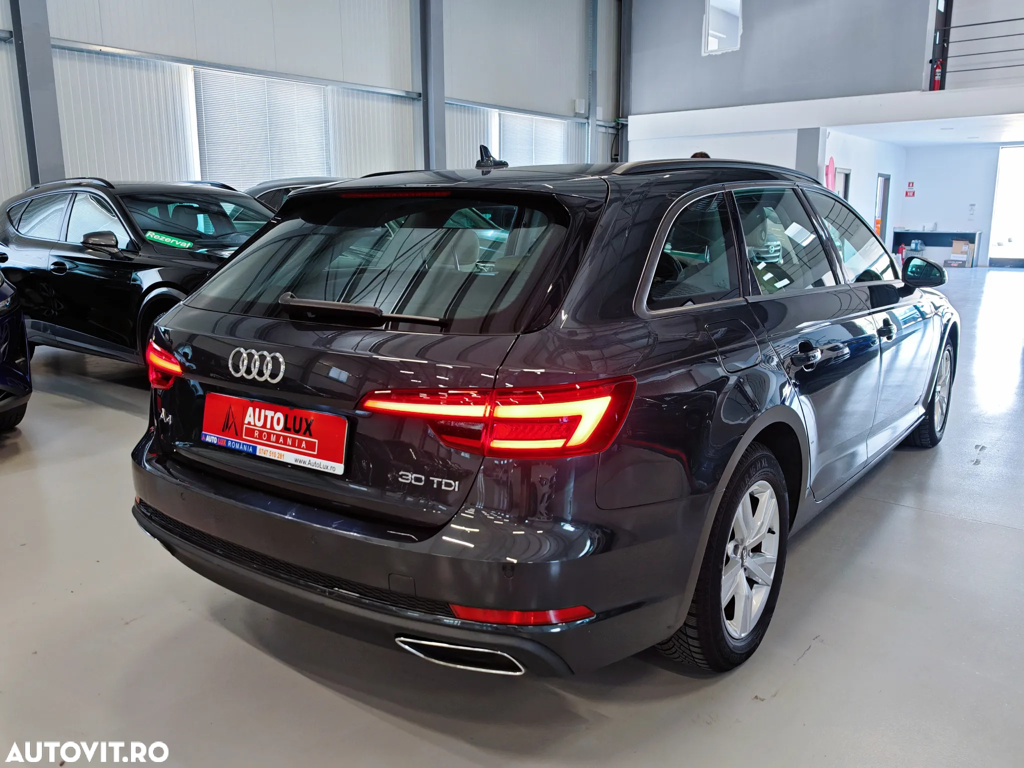 Audi A4 Avant 30 TDI S tronic - 4