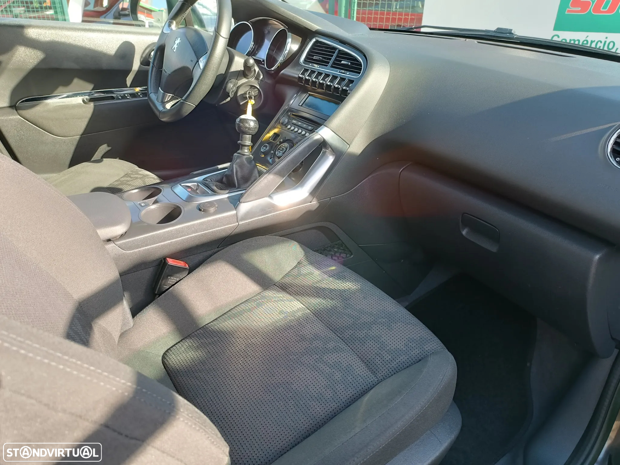 Peugeot 3008 1.6 HDi SE Style - 23