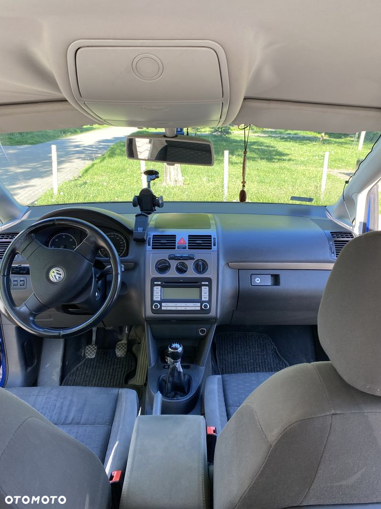 Volkswagen Touran - 5