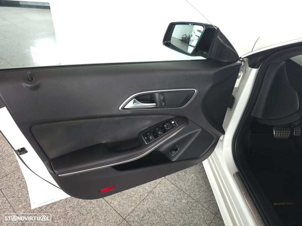 Mercedes-Benz CLA 220 d Shooting Brake AMG Line Aut. — fotografia 17