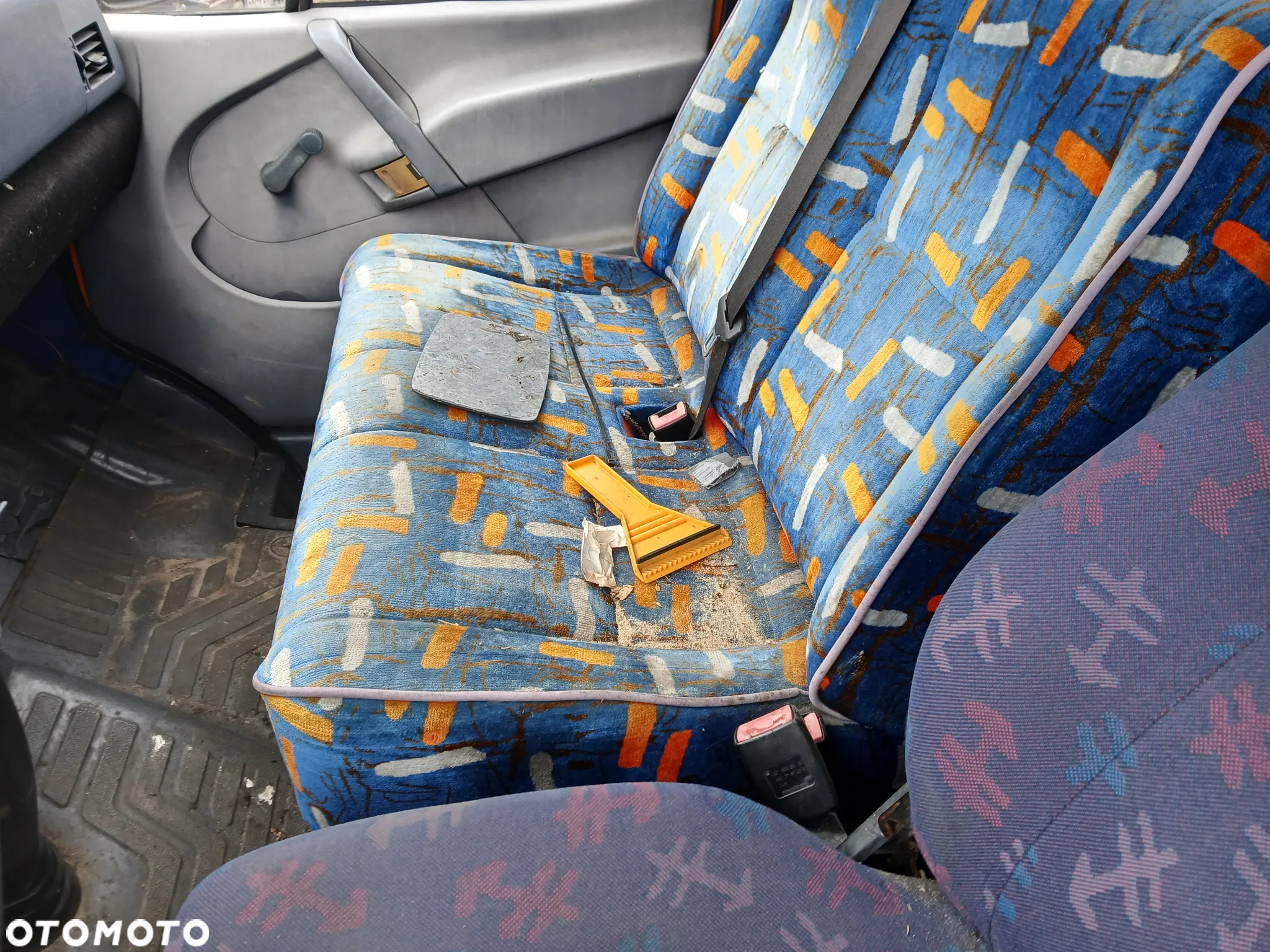 mercedes sprinter 214 D fotel fotele kanapa deska kokpit podsufitka boczek boczki klamka podłokietnik - 5