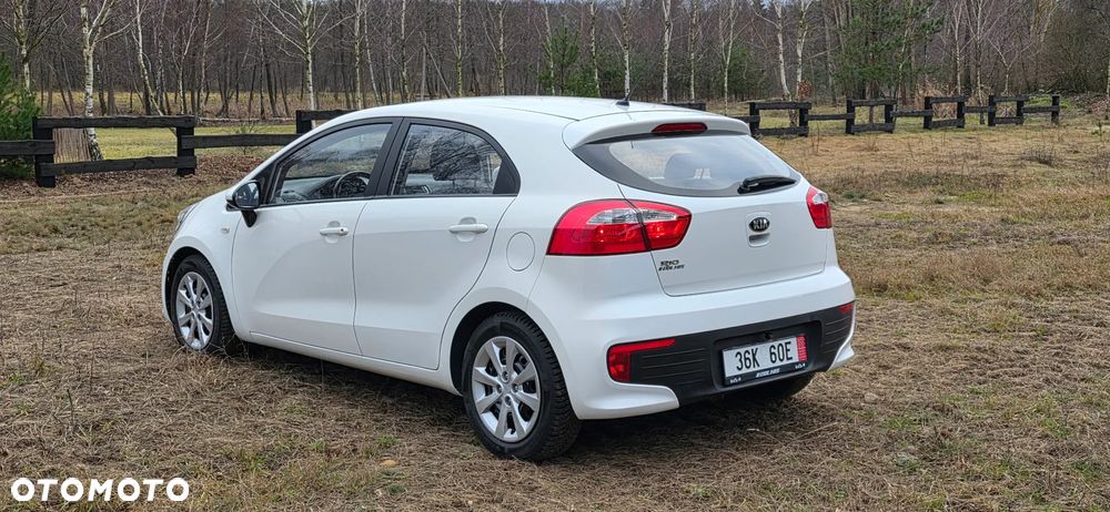 Kia Rio 1.2 L - 8