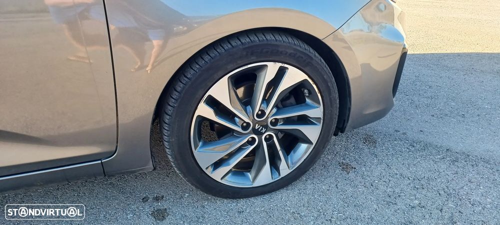Kia Carens 1.7 CRDi ISG TX - 10