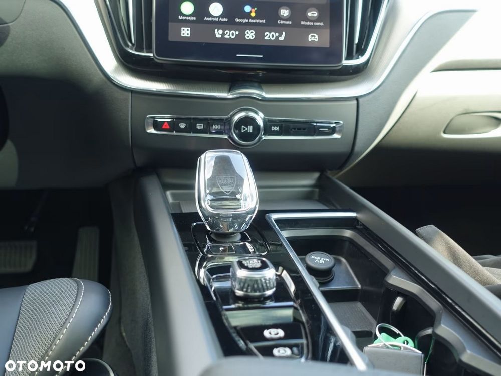 Volvo XC 60 B5 B AWD Plus Black Edition - 18