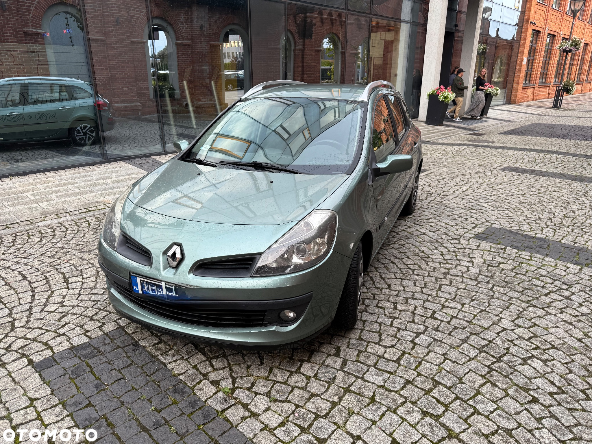 Renault Clio 1.2 16V 75 Grandtour Dynamique - 2