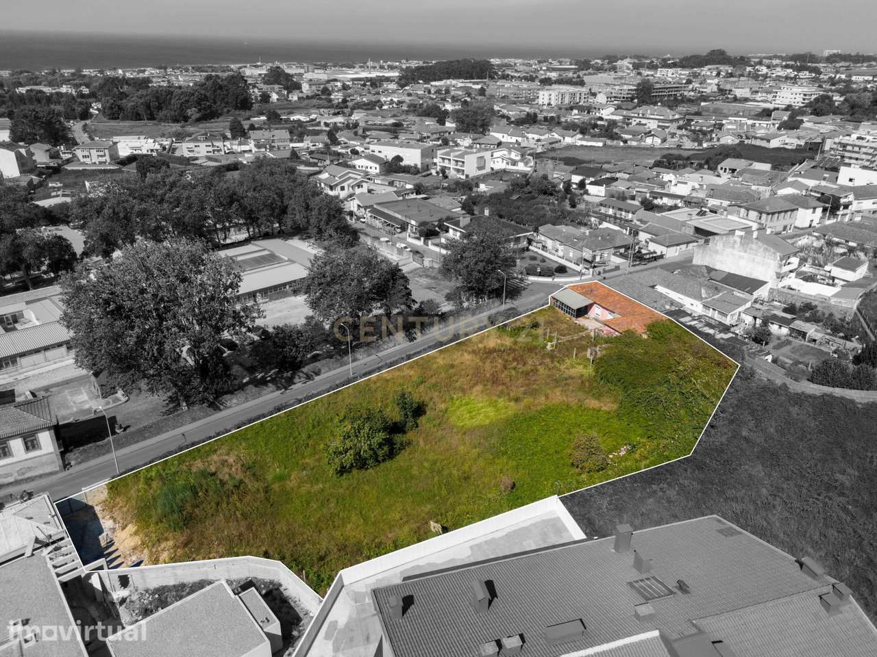 Terreno com casa para investimento - Grande imagem: 3/16