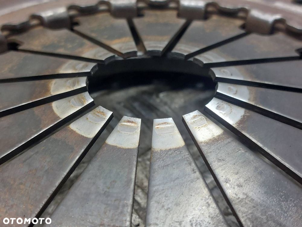 SPRZĘGŁO TARCZA + DOCISK + ŁOŻYSKO OPOROWE TOYOTA YARIS I 1.4 D4D - 2